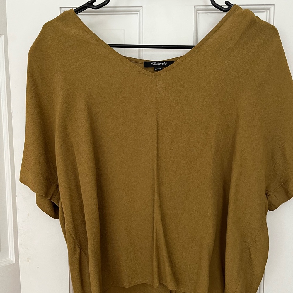 Madewell oversized loose top with button back. Size XS, olive green